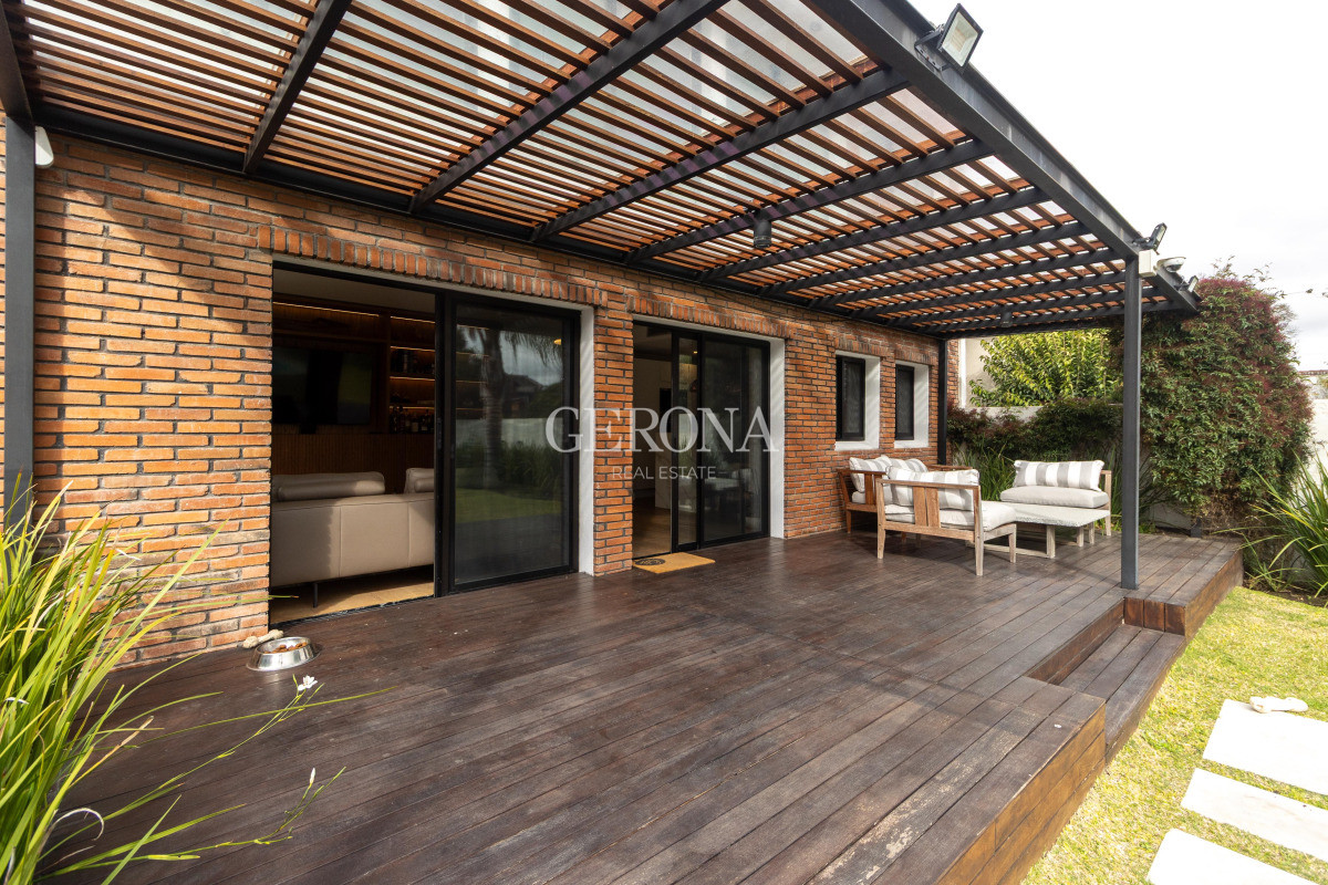 Casa ID.286 - Venta casa de 4 dormitorios en Punta Gorda. Amoblada.