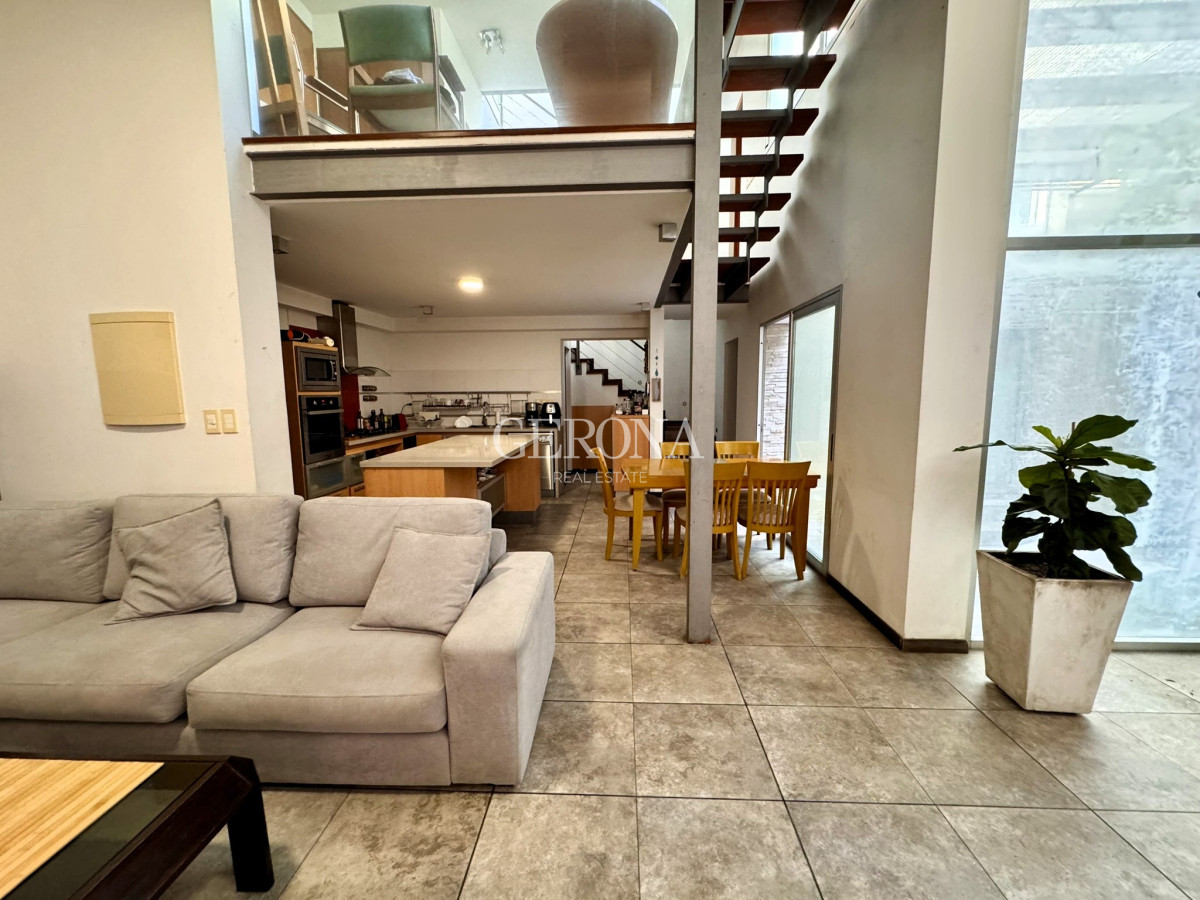 Casa ID.253 - Venta Casa de 4 dormitorios, 2 patios y garaje en Punta Carretas