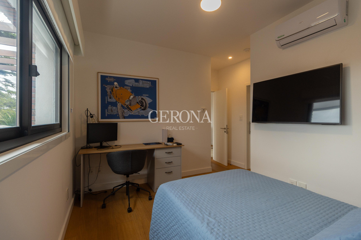 Casa ID.286 - Venta casa de 4 dormitorios en Punta Gorda. Amoblada.
