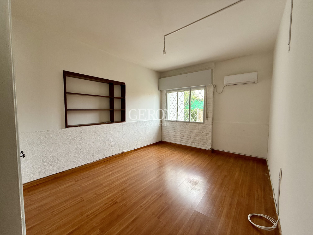 Casa ID.255 - Venta casa ph de 2 dormitorios, jardín y fondo en Punta Gorda-Carrasco Norte