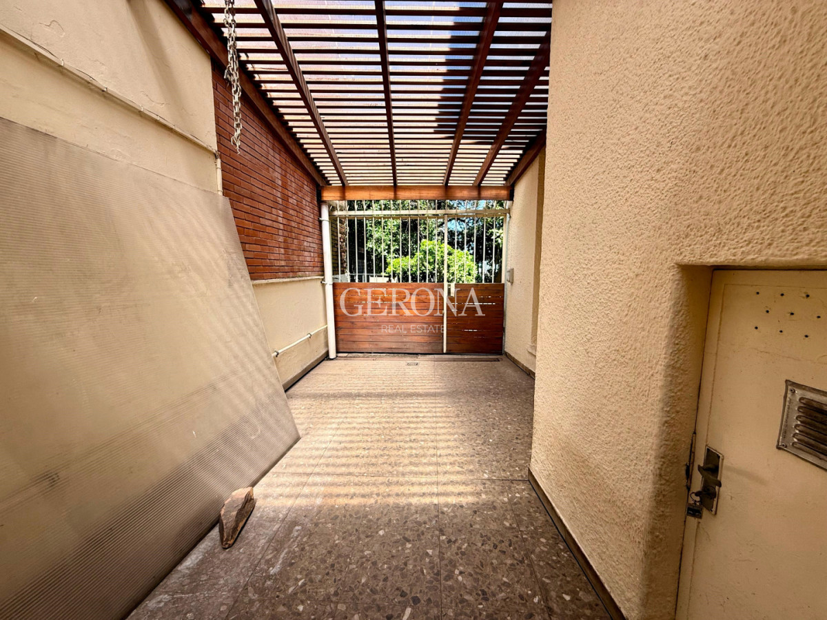 Casa ID.279 - Venta casa de 3 dorm y servicio completo, frente al mar, en Carrasco-Punta Gorda