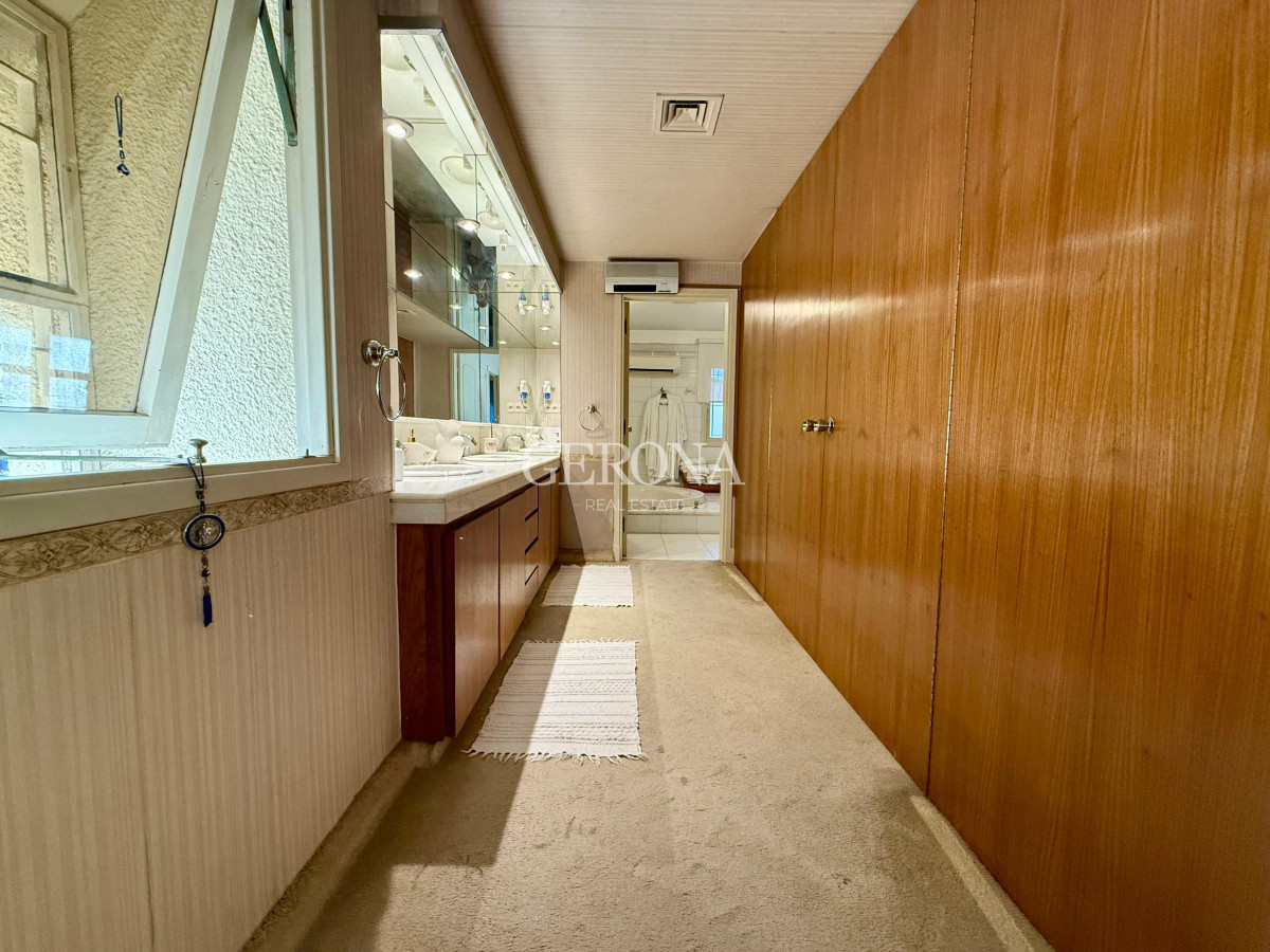 Casa ID.279 - Venta casa de 3 dorm y servicio completo, frente al mar, en Carrasco-Punta Gorda