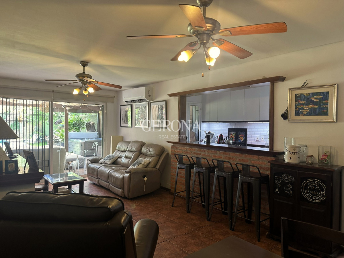 Casa ID.262 - Venta casa de tres dormitorios, jardín y piscina en zona colegios, Carrasco Norte