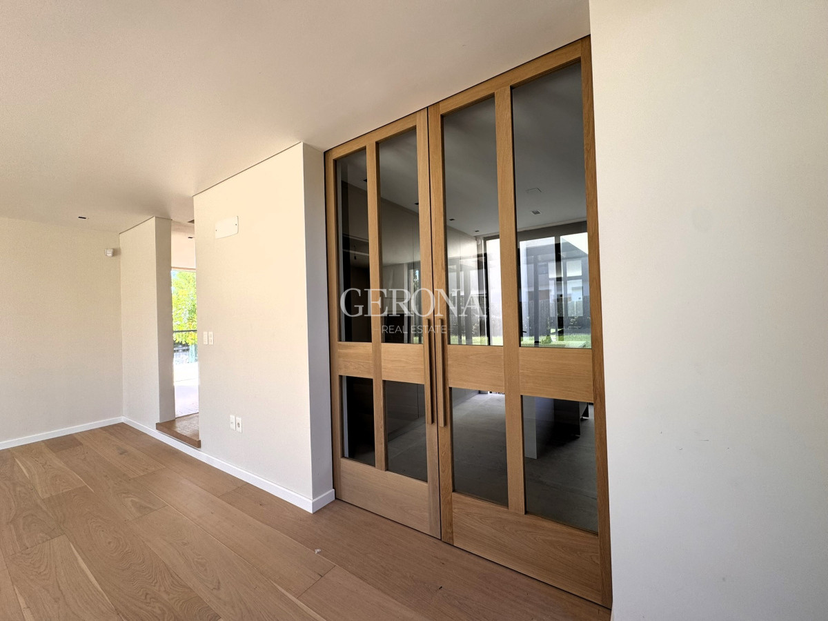 Casa ID.259 - Venta Casa de 3 dormitorios, jardín a estrenar 