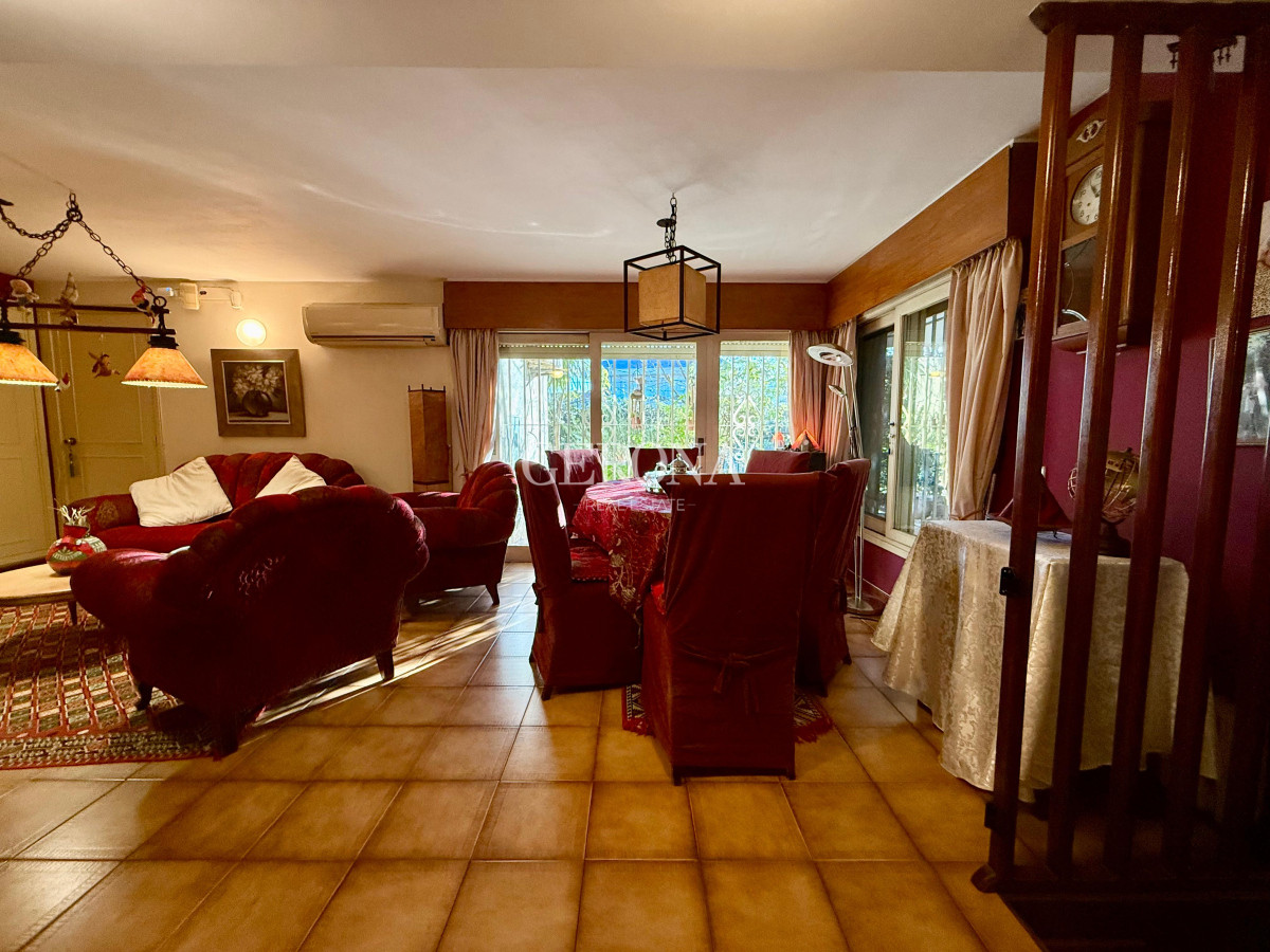 Casa ID.279 - Venta casa de 3 dorm y servicio completo, frente al mar, en Carrasco-Punta Gorda