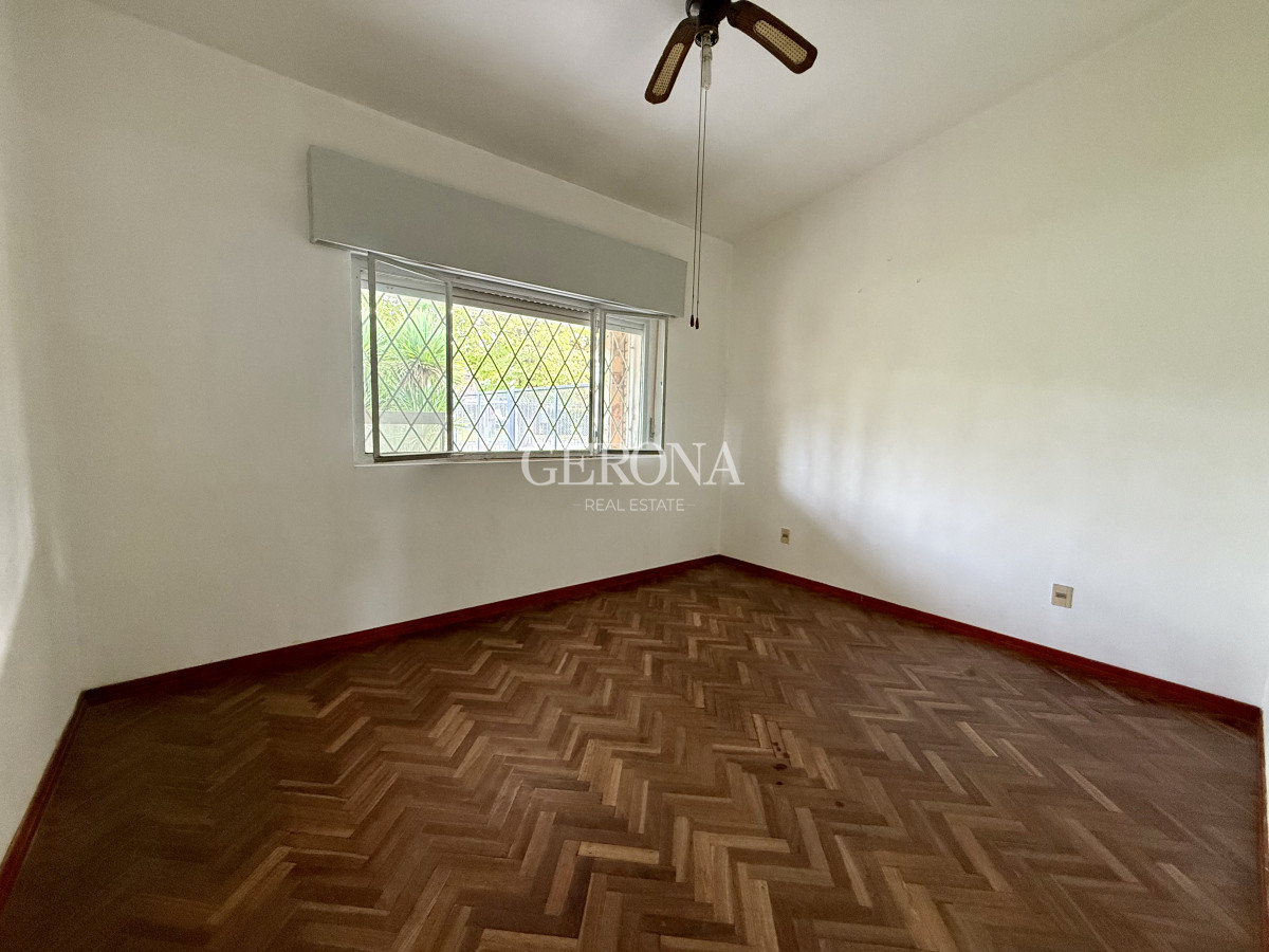 Casa ID.255 - Venta casa ph de 2 dormitorios, jardín y fondo en Punta Gorda-Carrasco Norte