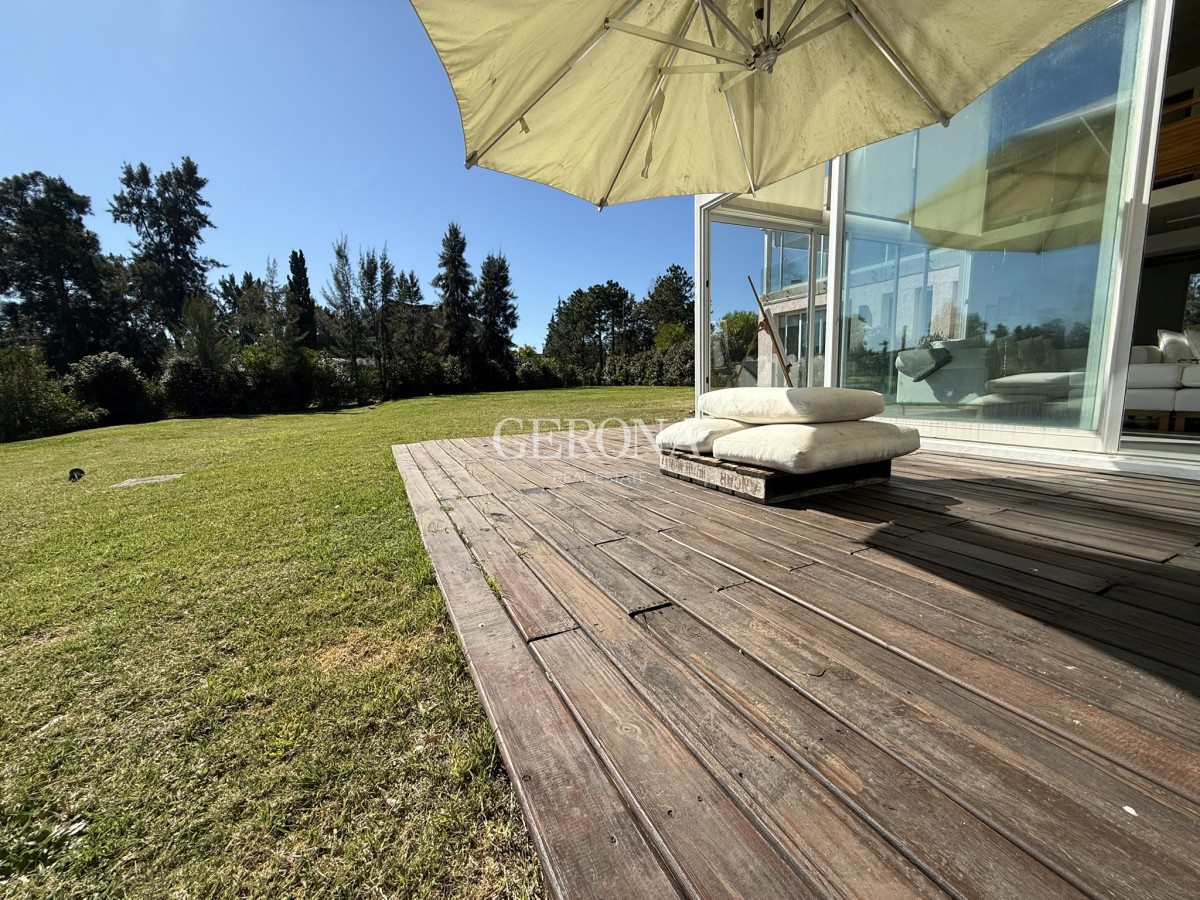 Casa ID.283 - Venta Casa en Marina de Santa Lucía, con 1644 m2 de terreno, 274 edificado y doble muelle.