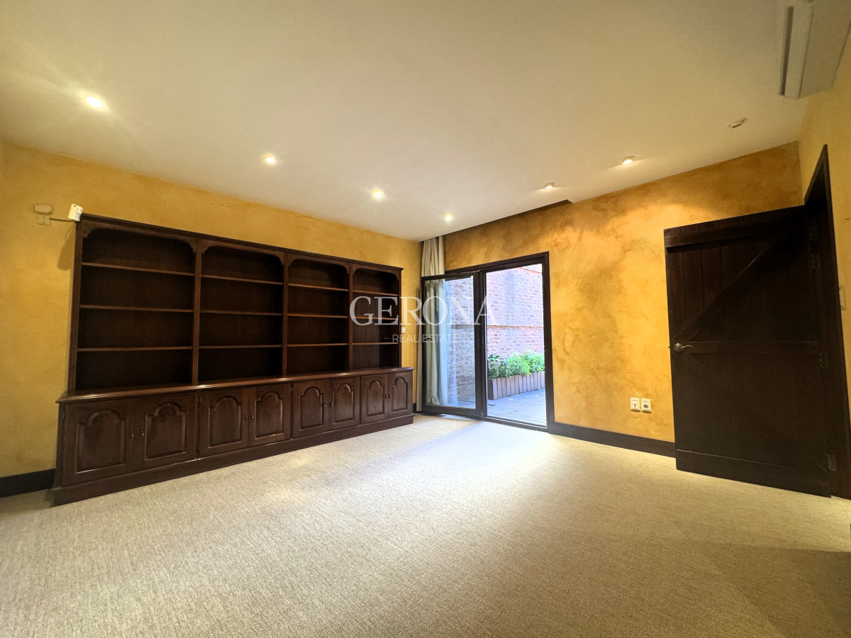 Casa ID.281 - Venta casa de tres niveles, con tres suites frente al mar en Punta Gorda. 