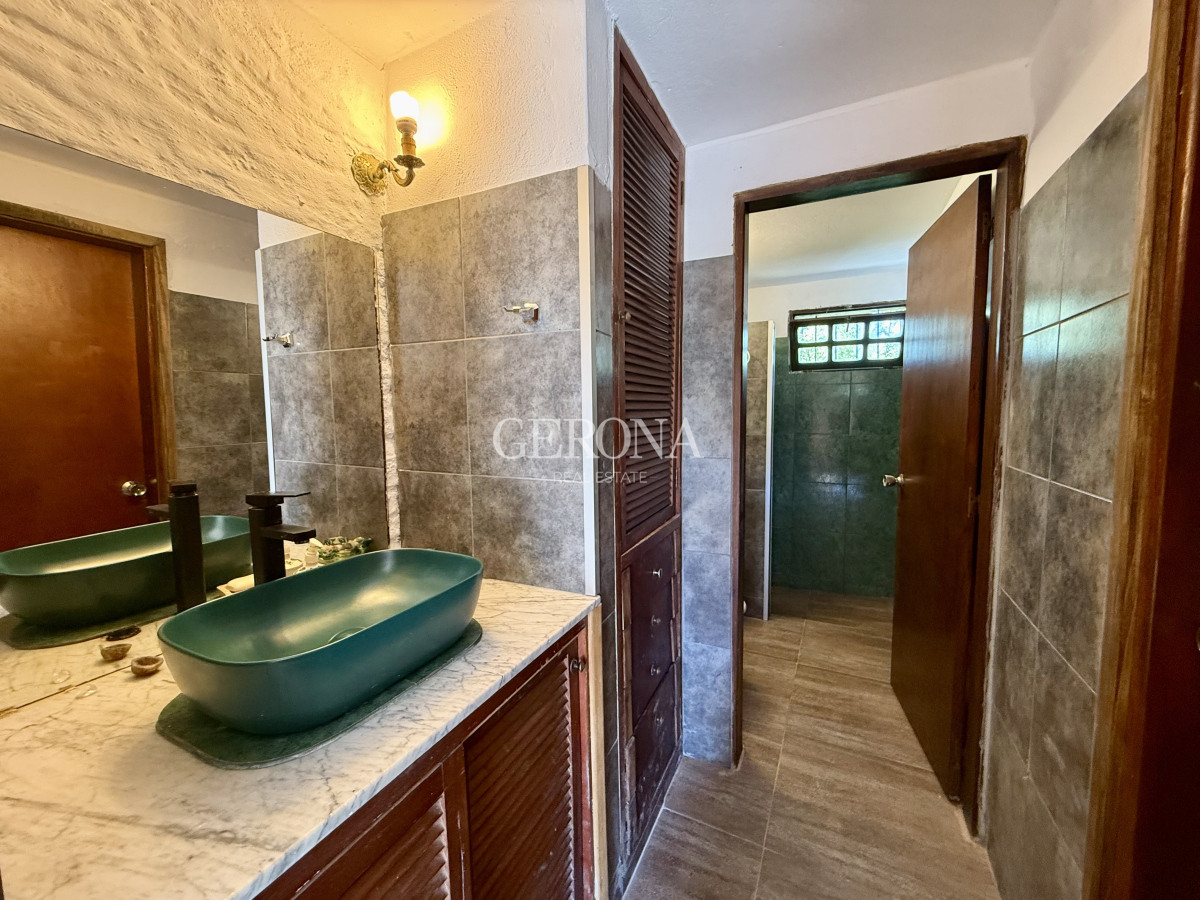 Casa ID.265 - Venta de Casa de tres dormitorios en Parque de Miramar
