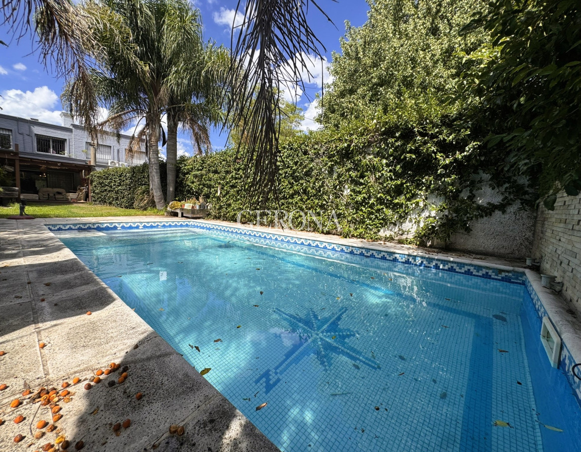 Casa ID.262 - Venta casa de tres dormitorios, jardín y piscina en zona colegios, Carrasco Norte