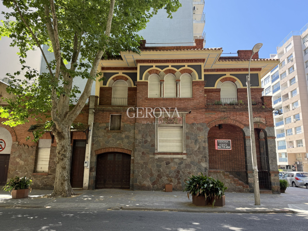 Casa ID.288 - Alquiler casa de 4 dormitorios y garajes en la mejor ubicación de Pocitos, ideal Empresa.