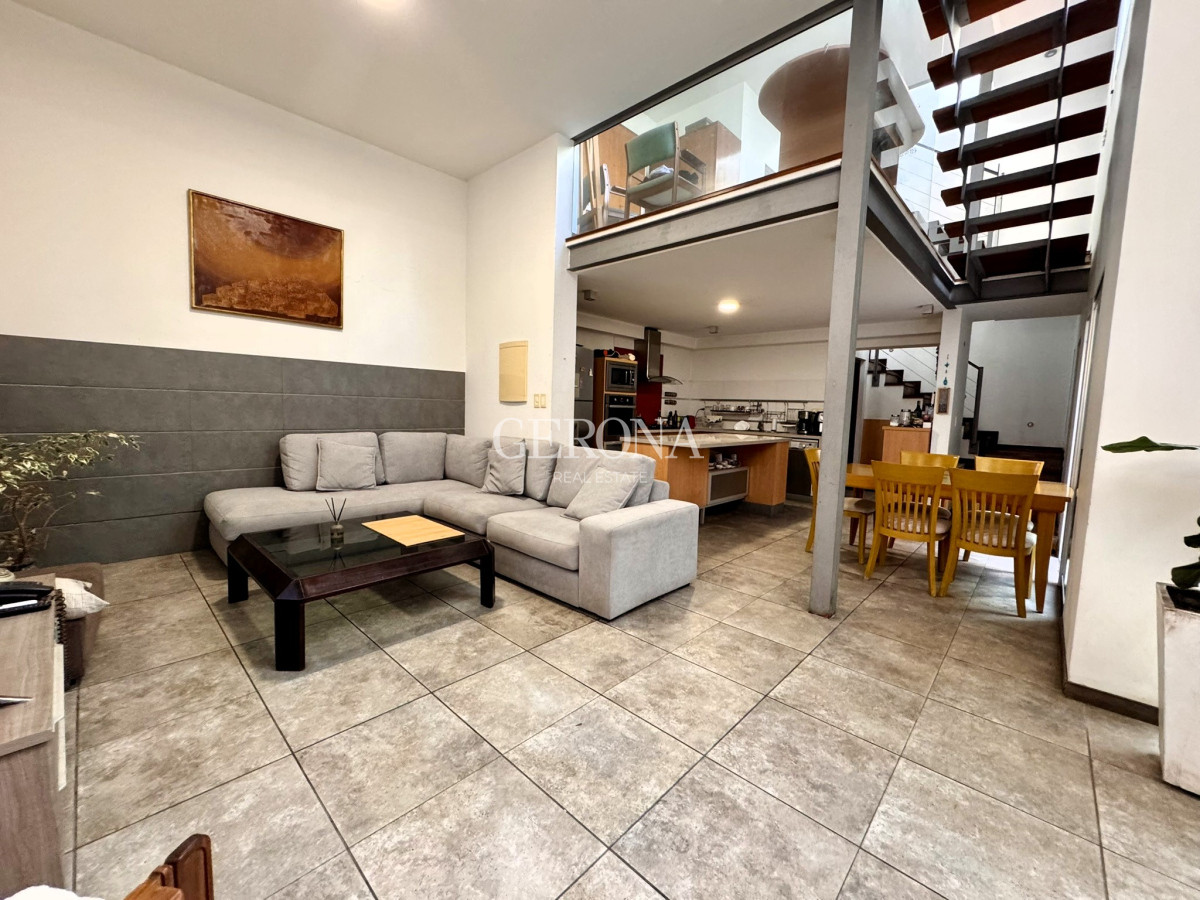 Casa ID.253 - Venta Casa de 4 dormitorios, 2 patios y garaje en Punta Carretas