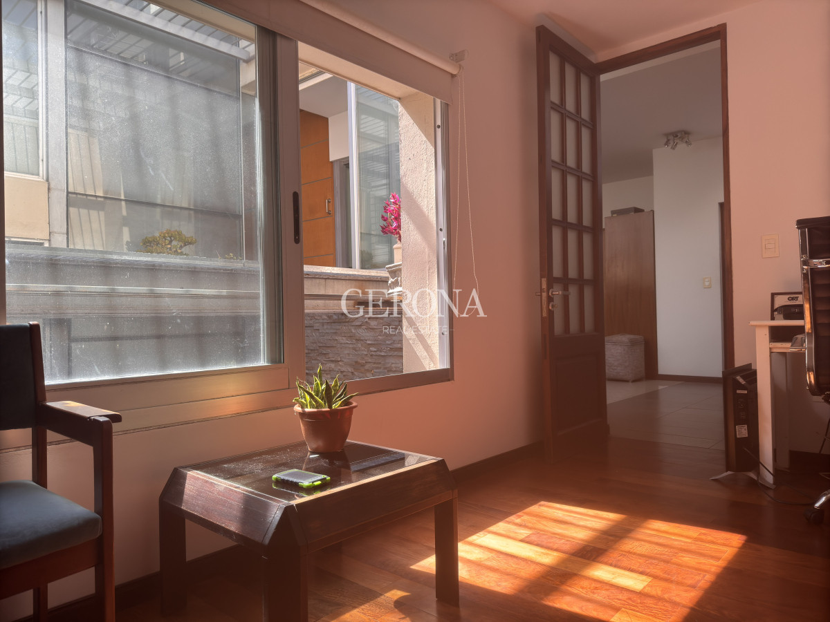 Casa ID.253 - Venta Casa de 4 dormitorios, 2 patios y garaje en Punta Carretas