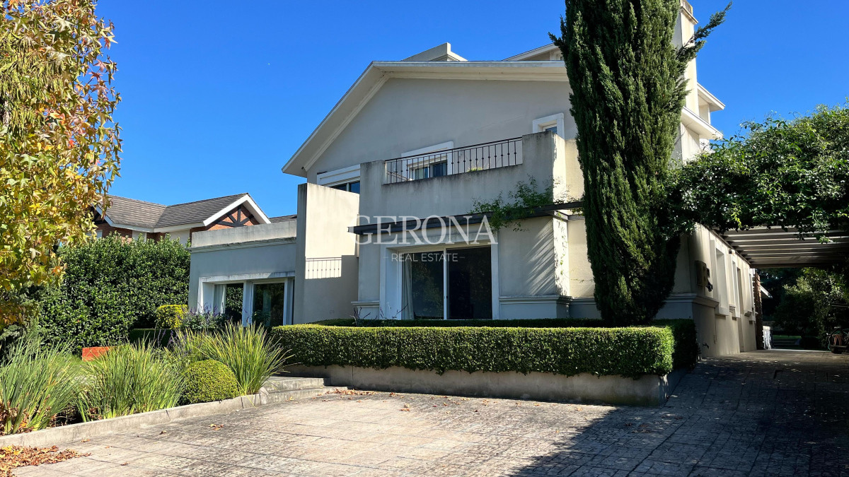 Casa ID.268 - Venta Casa de 4 dormitorios y servicio, de 352 m2, en Lomas de la Tahona