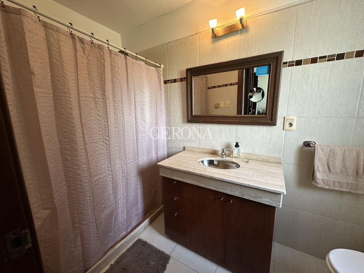 Casa ID.262 - Venta casa de tres dormitorios, jardín y piscina en zona colegios, Carrasco Norte