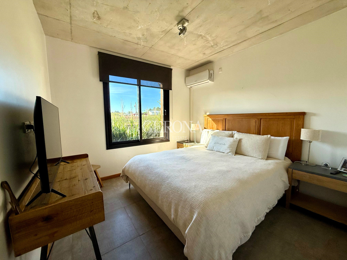 Casa ID.272 - Venta Casa de 4 dormitorios, jardín y piscina en,  Barrio Privado