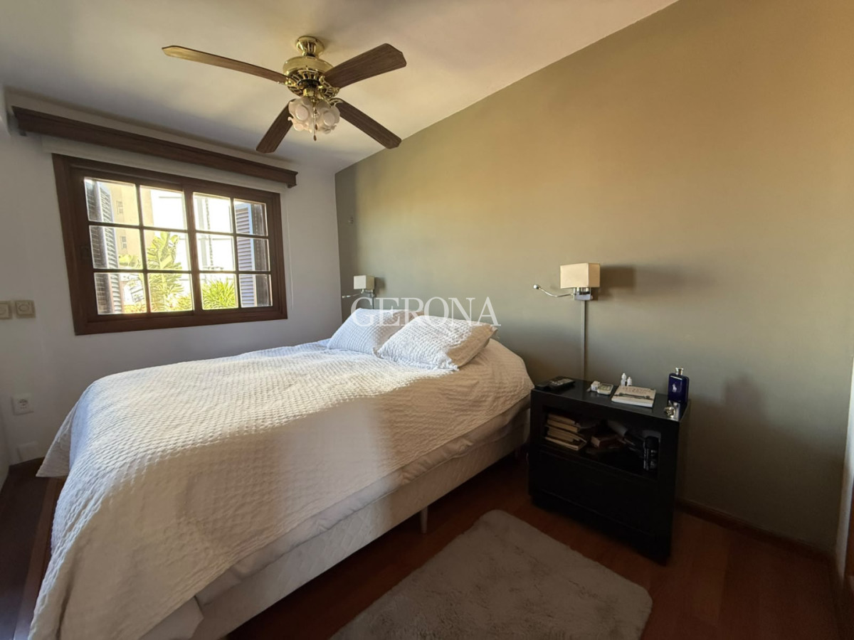 Casa ID.316 - Venta casa de 3 dormitorios, jardín, barbacoa y garaje en Punta Gorda.