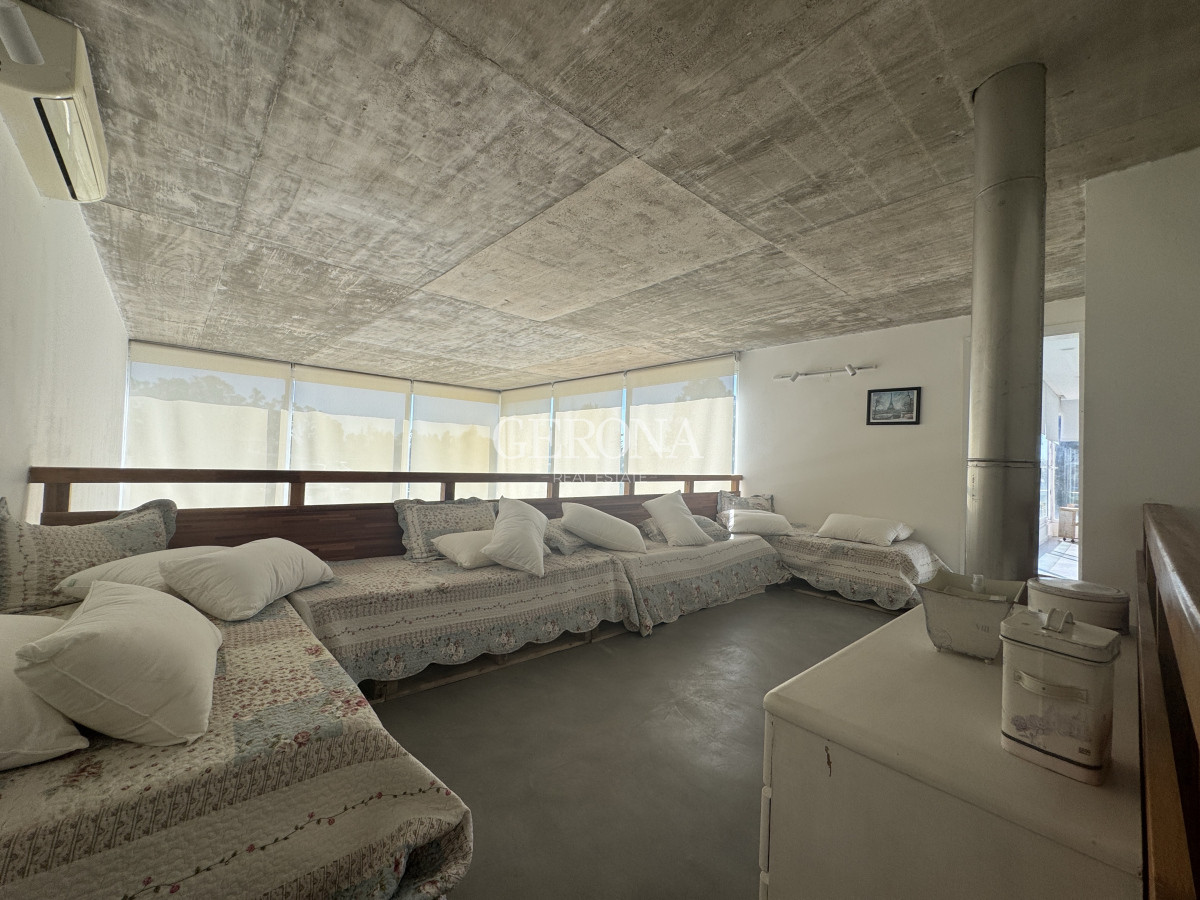 Casa ID.283 - Venta Casa en Marina de Santa Lucía, con 1644 m2 de terreno, 274 edificado y doble muelle.
