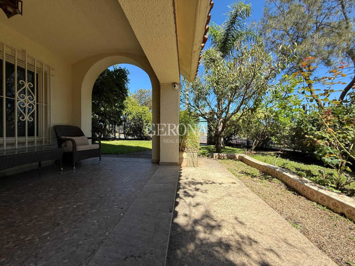 Casa ID.279 - Venta casa de 3 dorm y servicio completo, frente al mar, en Carrasco-Punta Gorda