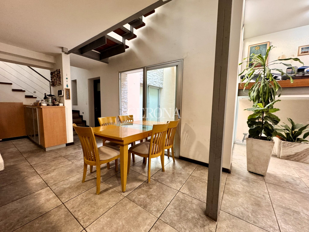 Casa ID.253 - Venta Casa de 4 dormitorios, 2 patios y garaje en Punta Carretas