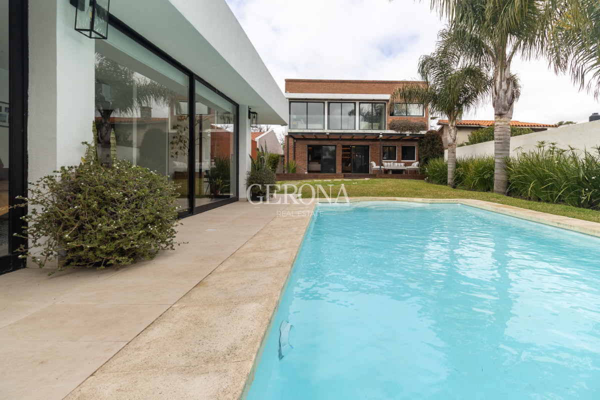 Casa ID.286 - Venta casa de 4 dormitorios en Punta Gorda. Amoblada.