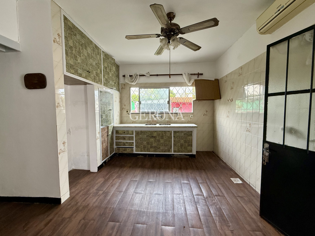 Casa ID.255 - Venta casa ph de 2 dormitorios, jardín y fondo en Punta Gorda-Carrasco Norte