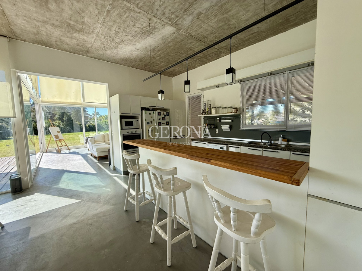 Casa ID.283 - Venta Casa en Marina de Santa Lucía, con 1644 m2 de terreno, 274 edificado y doble muelle.