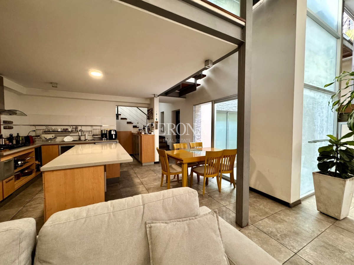 Casa ID.253 - Venta Casa de 4 dormitorios, 2 patios y garaje en Punta Carretas