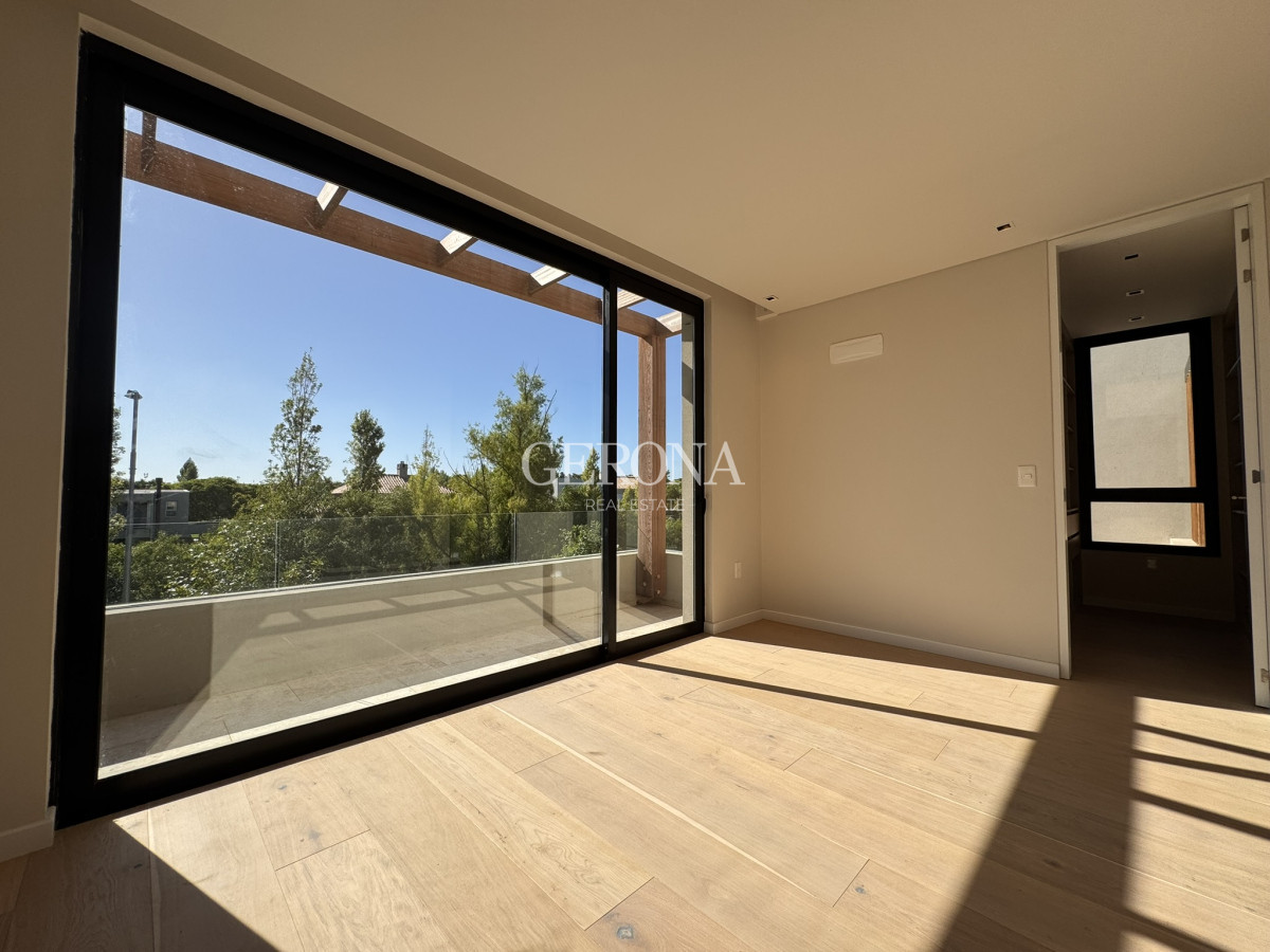 Casa ID.259 - Venta Casa de 3 dormitorios, jardín a estrenar 