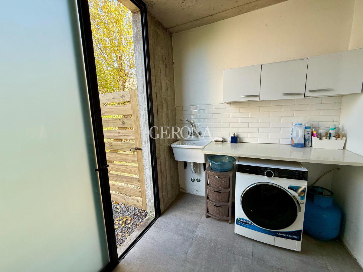 Casa ID.272 - Venta Casa de 4 dormitorios, jardín y piscina en,  Barrio Privado