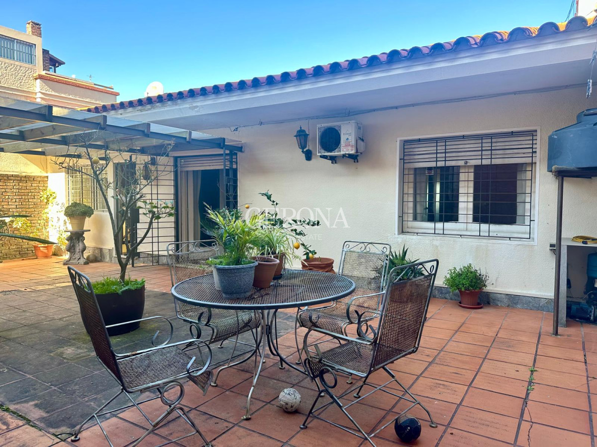 Casa ID.242 - Venta casa de tres dormitorios y servicio, en Rambla de Punta Gorda. 