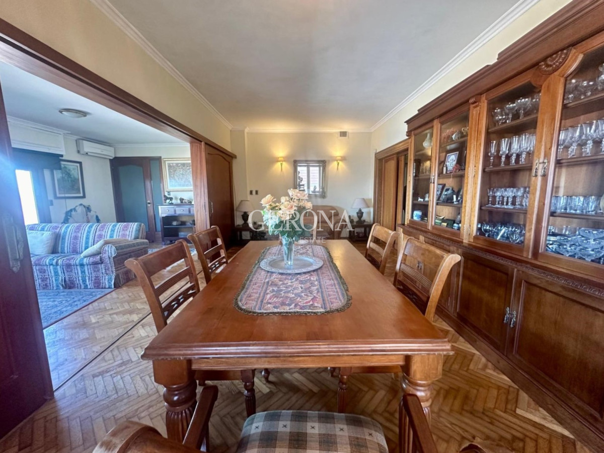 Casa ID.242 - Venta casa de tres dormitorios y servicio, en Rambla de Punta Gorda. 