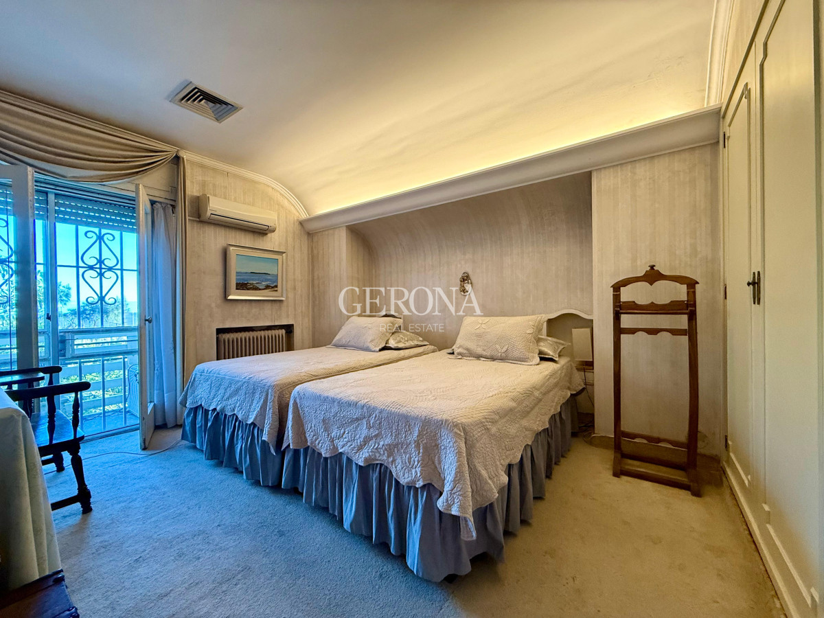 Casa ID.279 - Venta casa de 3 dorm y servicio completo, frente al mar, en Carrasco-Punta Gorda