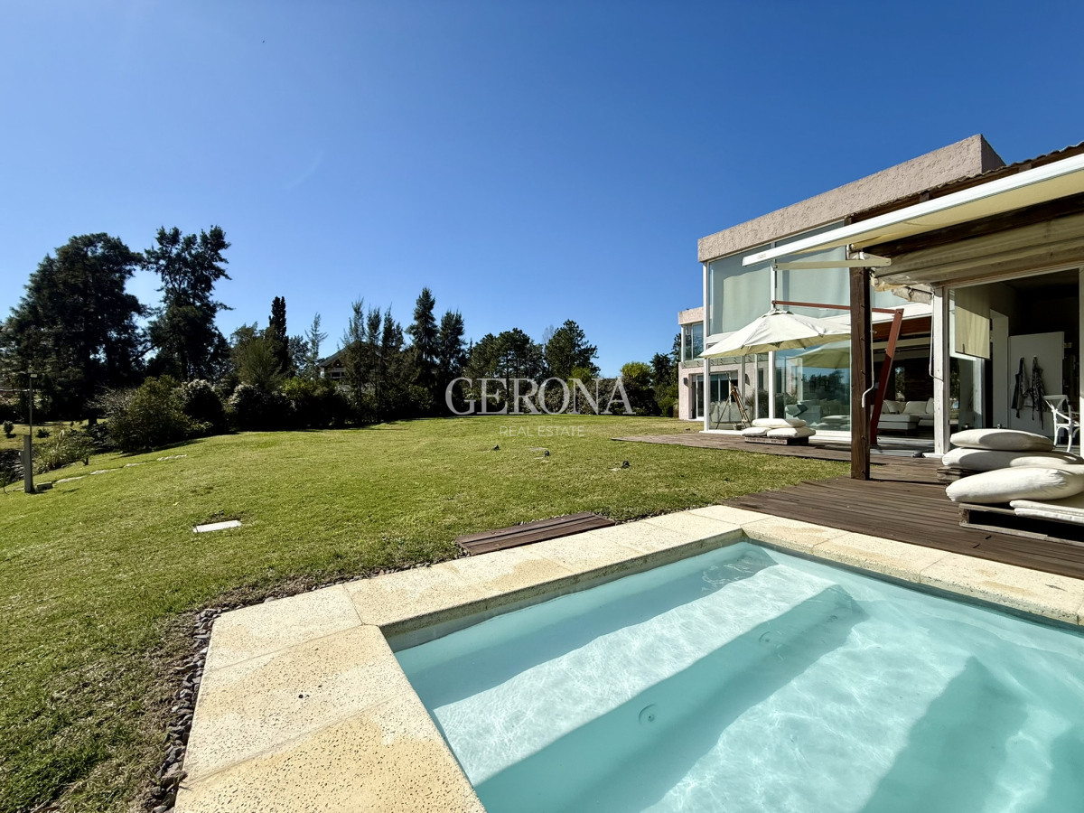 Casa ID.283 - Venta Casa en Marina de Santa Lucía, con 1644 m2 de terreno, 274 edificado y doble muelle.