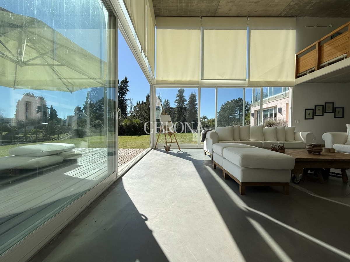 Casa ID.283 - Venta Casa en Marina de Santa Lucía, con 1644 m2 de terreno, 274 edificado y doble muelle.
