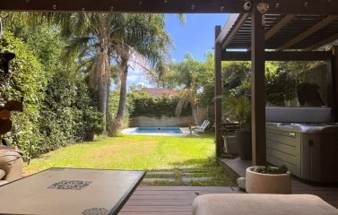 Venta casa de tres dormitorios, jardín y piscina en zona colegios, Carrasco Norte