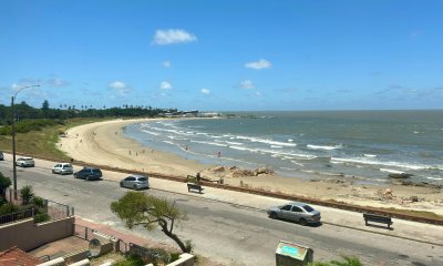 Venta casa de tres dormitorios y servicio, en Rambla de Punta Gorda.