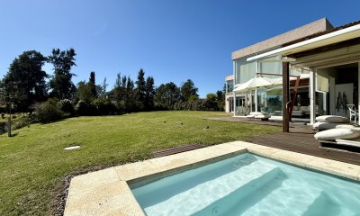 Venta Casa en Marina de Santa Lucía, con 1644 m2 de terreno, 241 edificado y doble muelle.