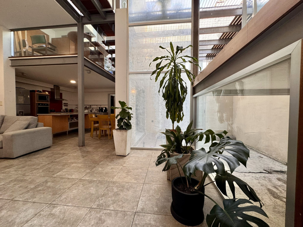 Venta Casa de 4 dormitorios, 2 patios y garaje en Punta Carretas