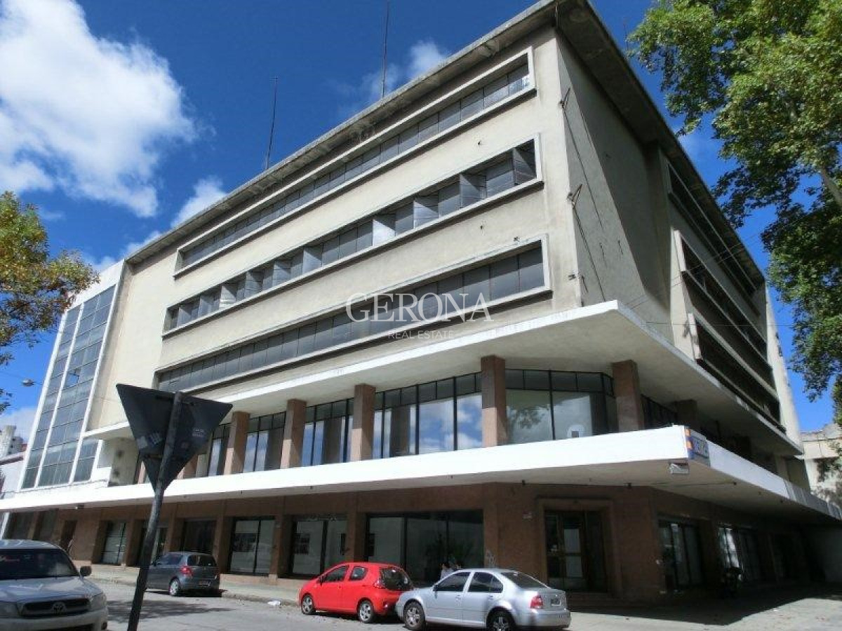 Local Comercial ID.278 - Alquiler Local, showroom, depósito, cowork en Aguada