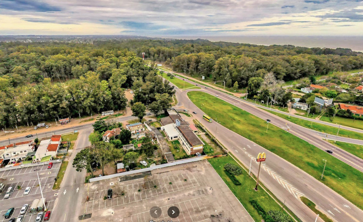 Venta Terreno en dos padrones de 3296 m2 totales, en Barra de Carrasco.