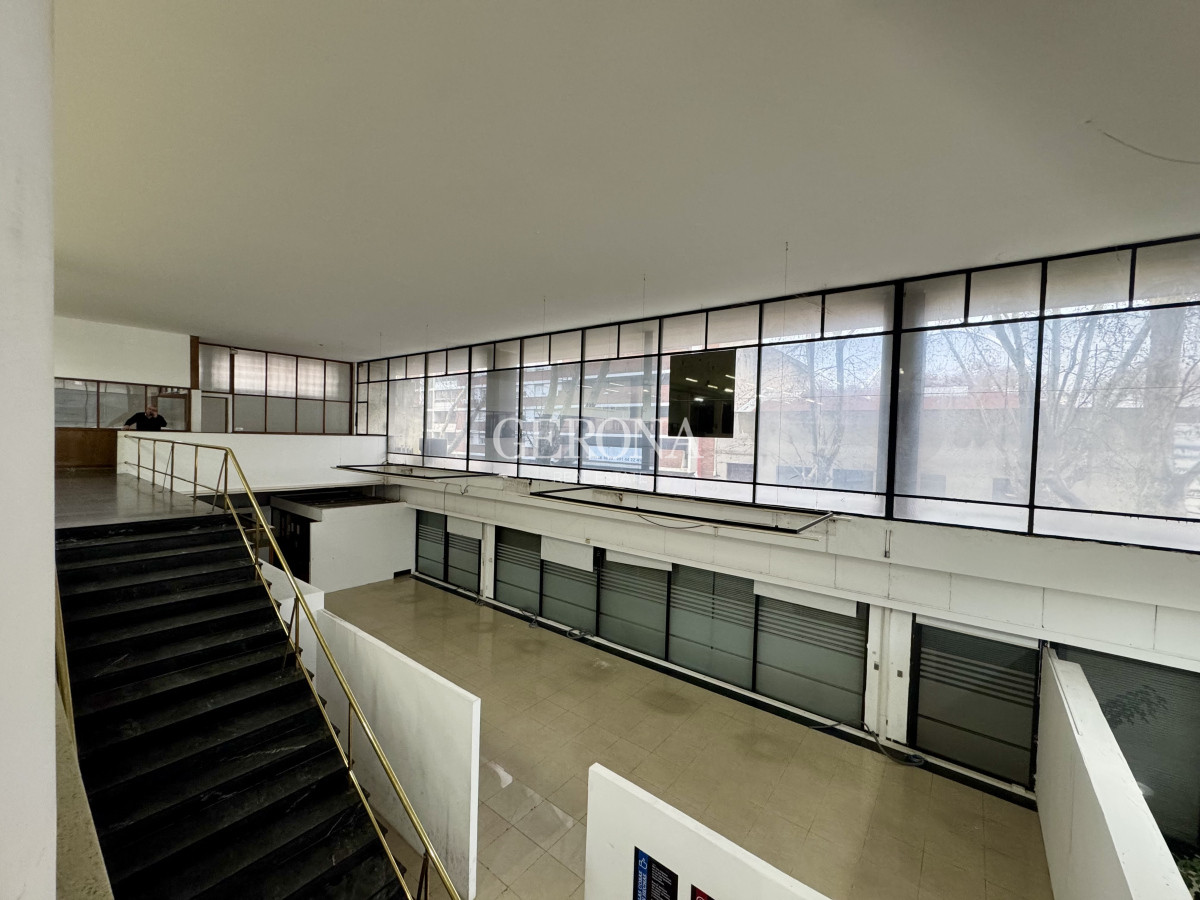 Oficina ID.276 - Alquiler de Oficinas + Showroom+ Depósito en Aguada