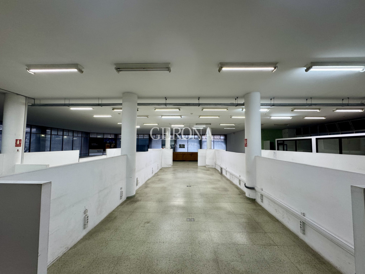 Oficina ID.276 - Alquiler de Oficinas + Showroom+ Depósito en Aguada