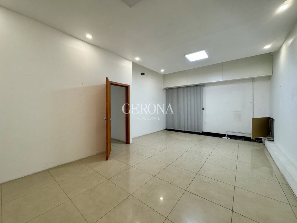 Oficina ID.276 - Alquiler de Oficinas + Showroom+ Depósito en Aguada