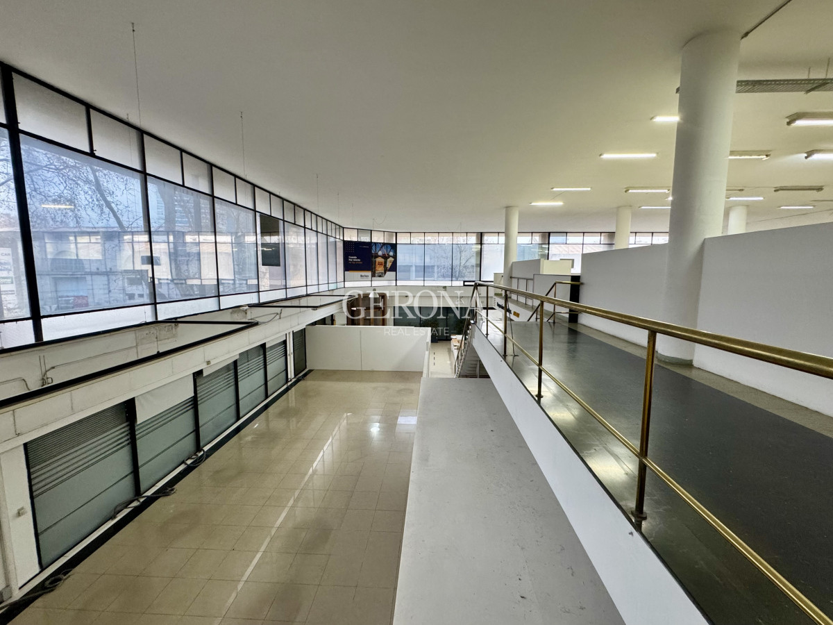 Oficina ID.276 - Alquiler de Oficinas + Showroom+ Depósito en Aguada
