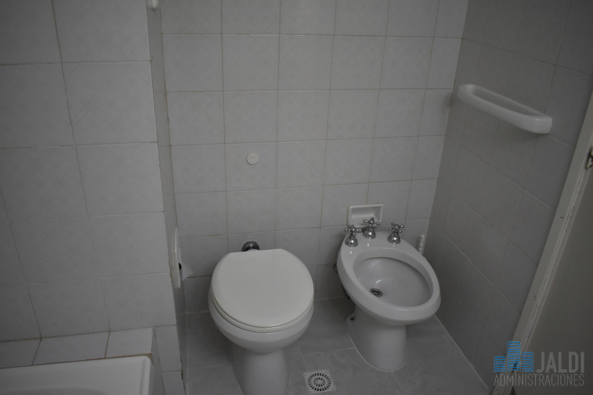 Apartamento ID.3 - VENTA APTO. TRES DORMITORIOS EXCELENTE UBICACION