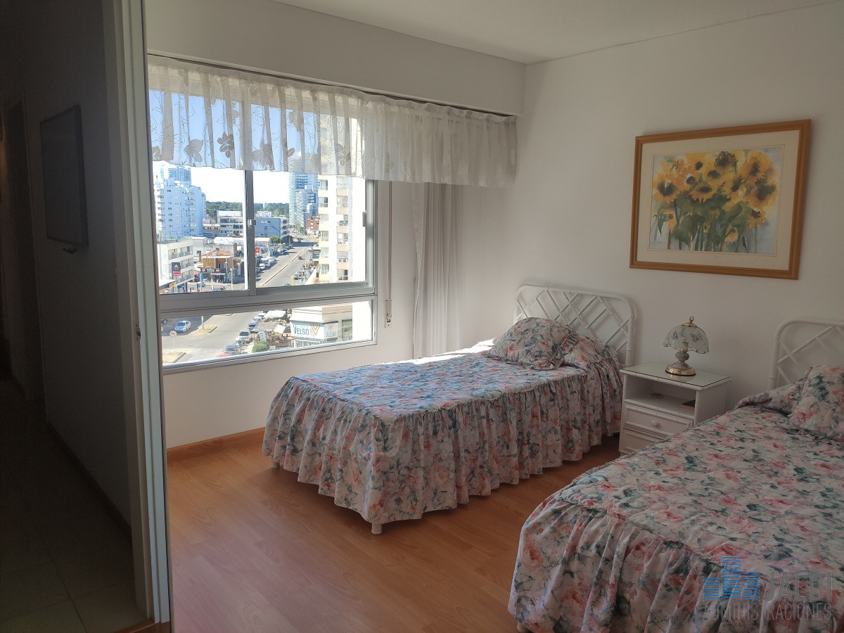 Apartamento ID.3 - VENTA APTO. TRES DORMITORIOS EXCELENTE UBICACION
