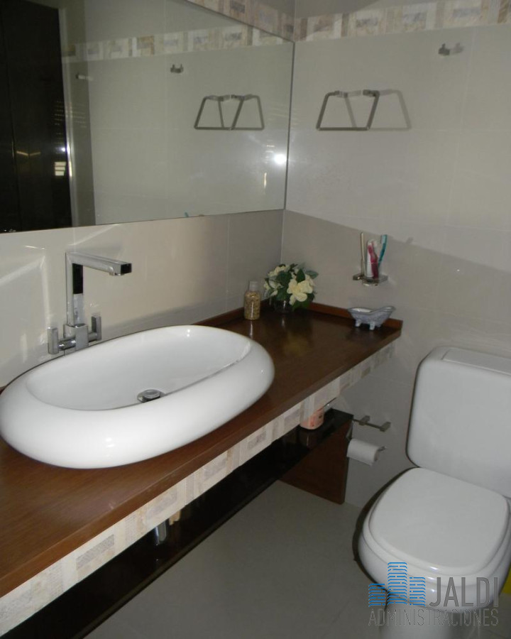 Apartamento ID.8 - VENTA APTO. 4 DORMITORIOS FRENTE AL PUERTO