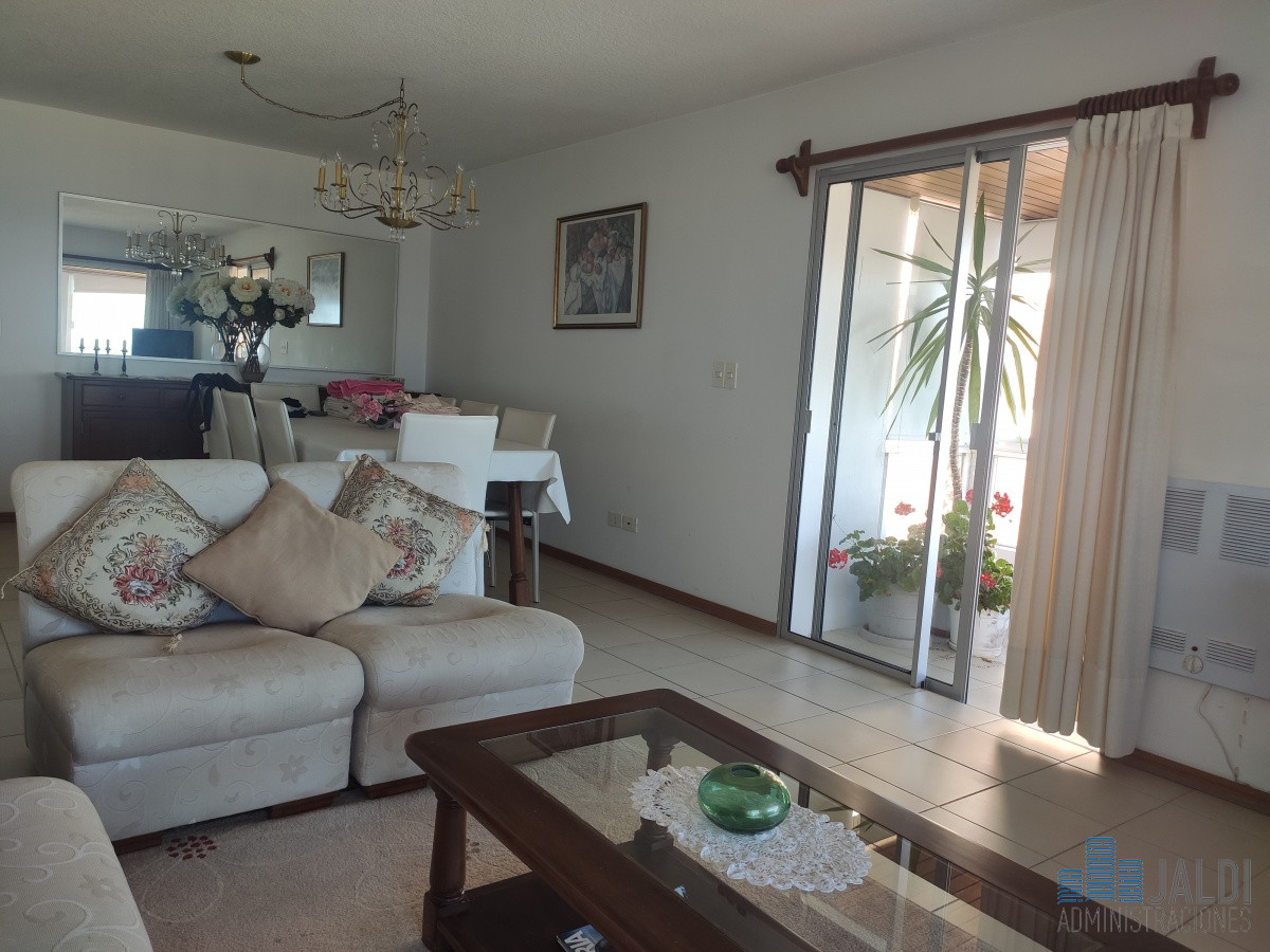 Apartamento ID.3 - VENTA APTO. TRES DORMITORIOS EXCELENTE UBICACION