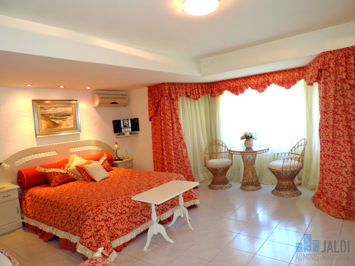 Casa ID.100 - EXCELENTE OPORTUNIDAD CHALET EN ZONA RESIDENCIAL PUNTA DEL ESTE